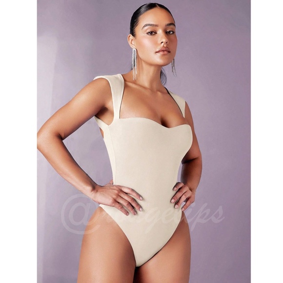 Beige Slim Fit Bodysuit Sweetheart Décolleté Neckline - Picture 2 of 8